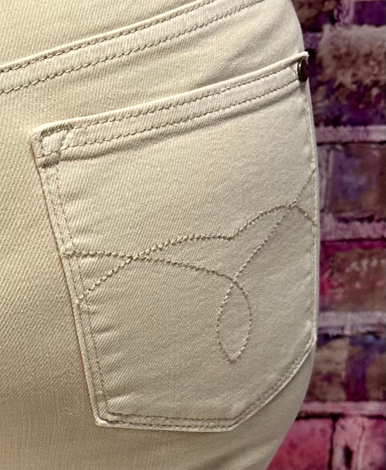 JB embroidered shorts -bone